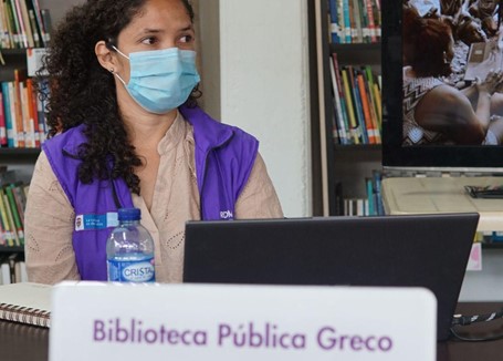 Lina Ospina, delegada del Programa Nacional de Bibliotecas Itinerantes, visitó la Biblioteca Pública Greco de Rozo para iniciar con las capacitaciones necesarias en este espacio cultural.