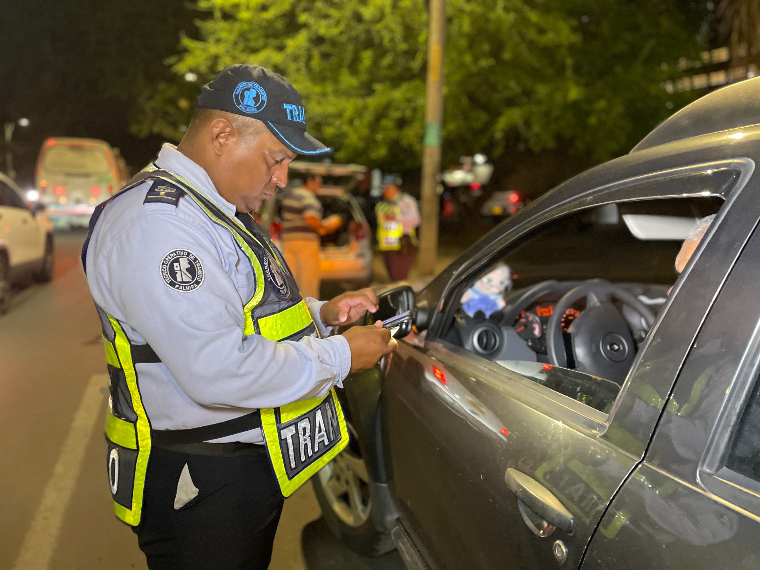 Intensifican operativos contra vehículos particulares que prestan servicio público en Palmira