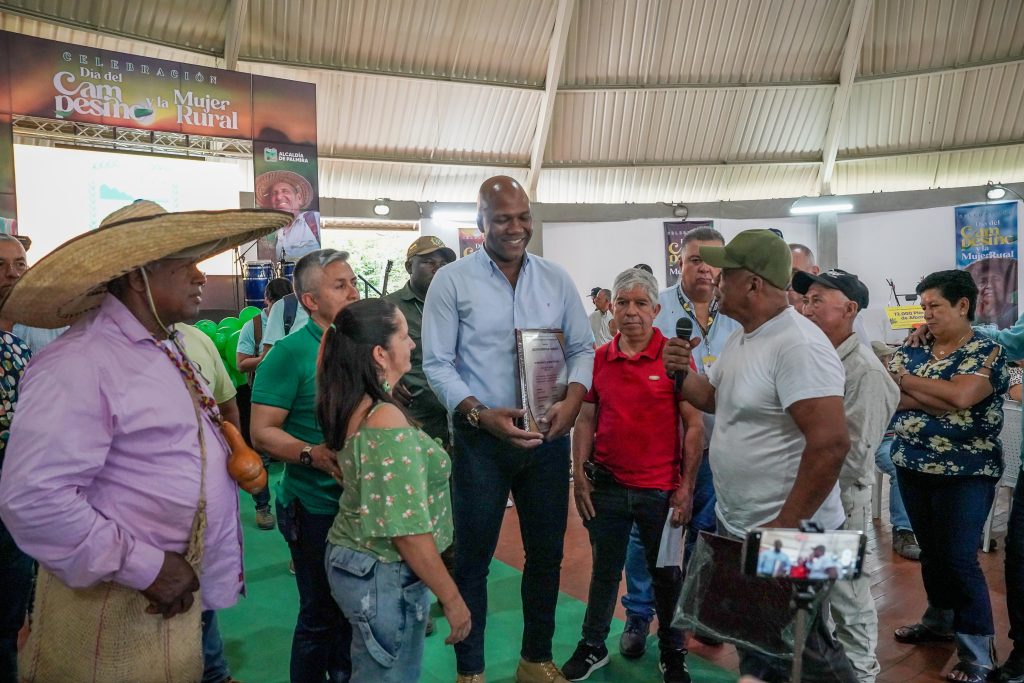 Palmira rinde homenaje al campesino y la mujer rural con a la entrega de insumos que fortalecen el desarrollo del campo