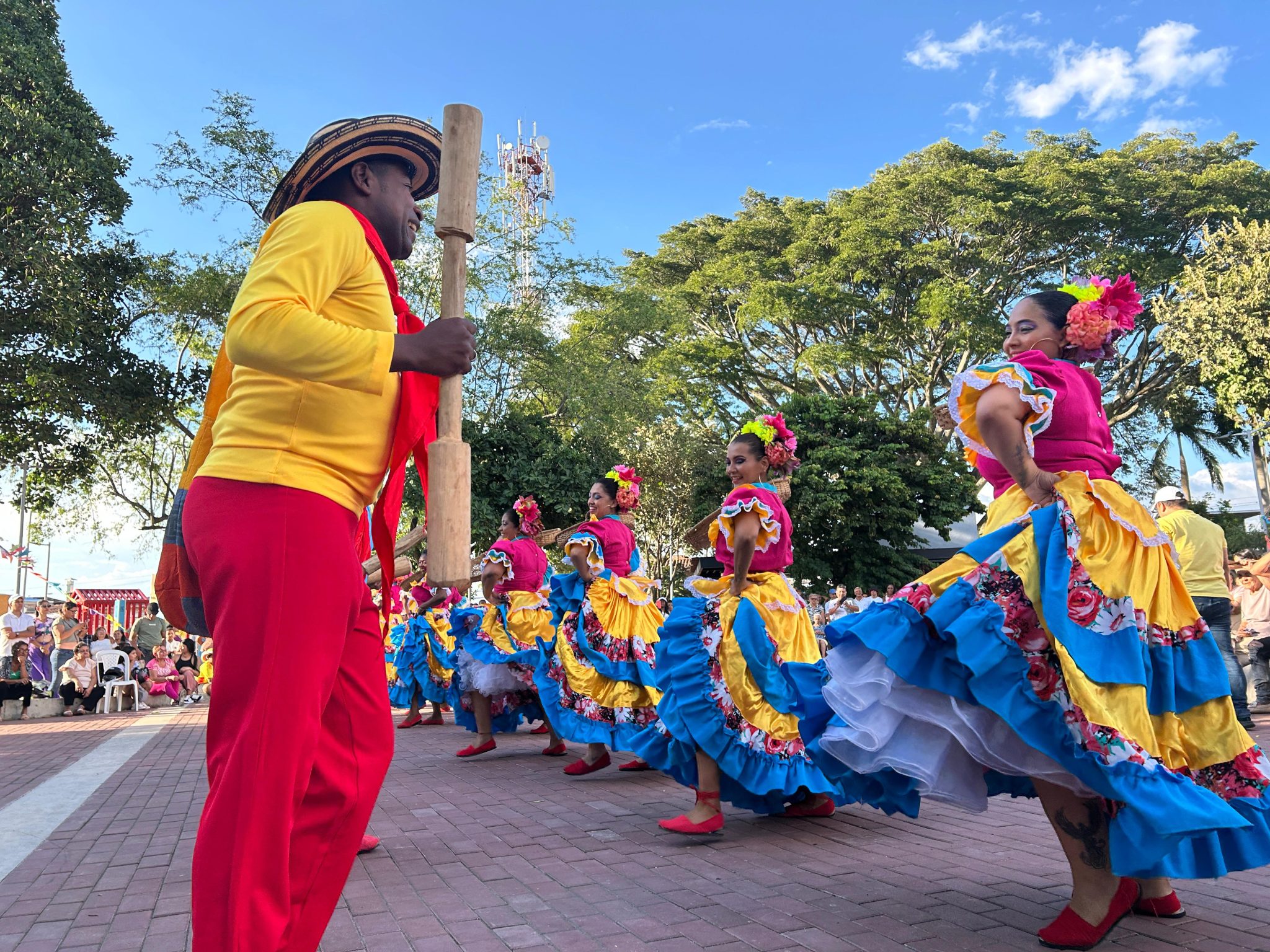 danza folclorica culturizate La Carbonera