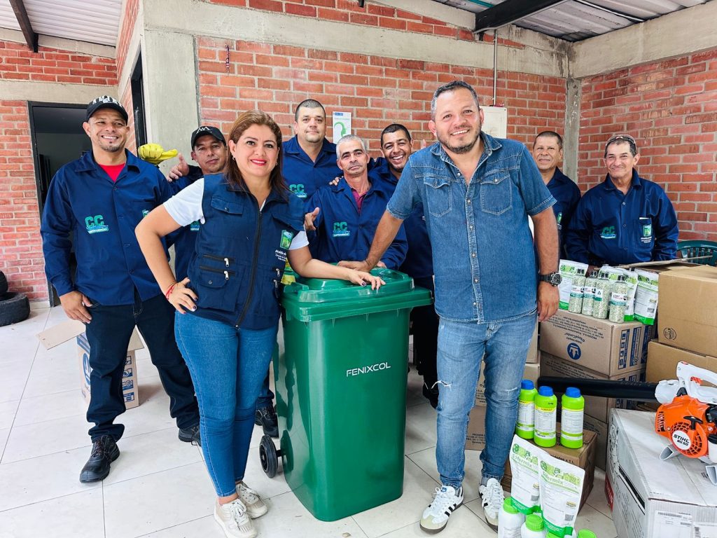 Alcaldía de Palmira fortalece el cuidado ambiental con insumos y uniformes a la cuadrilla de zonas verdes