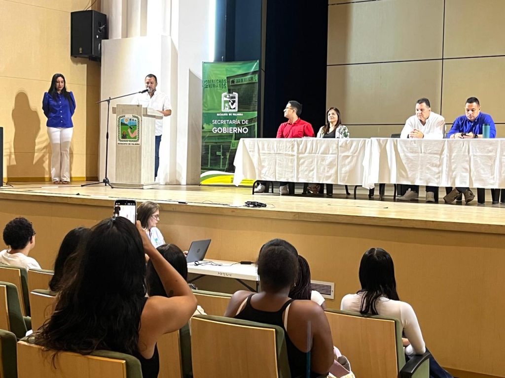 Asamblea victimas con presencia del secretario de gobierno