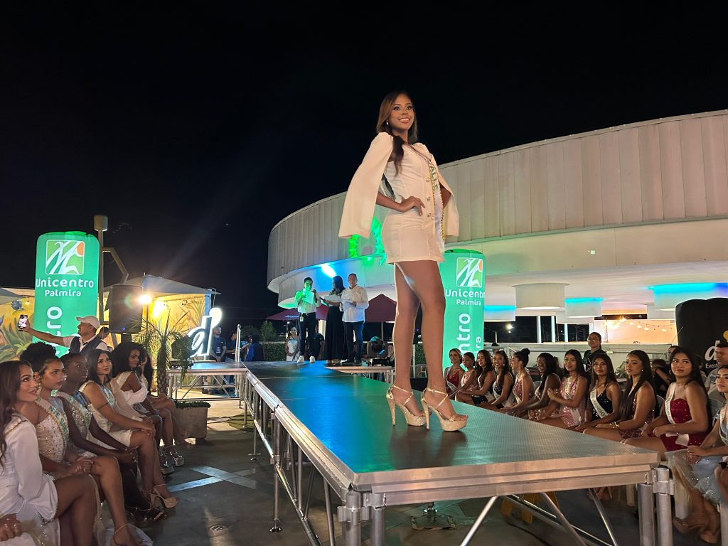 desfile de candidatas al reinado nacional de la agricultura en Unicentro