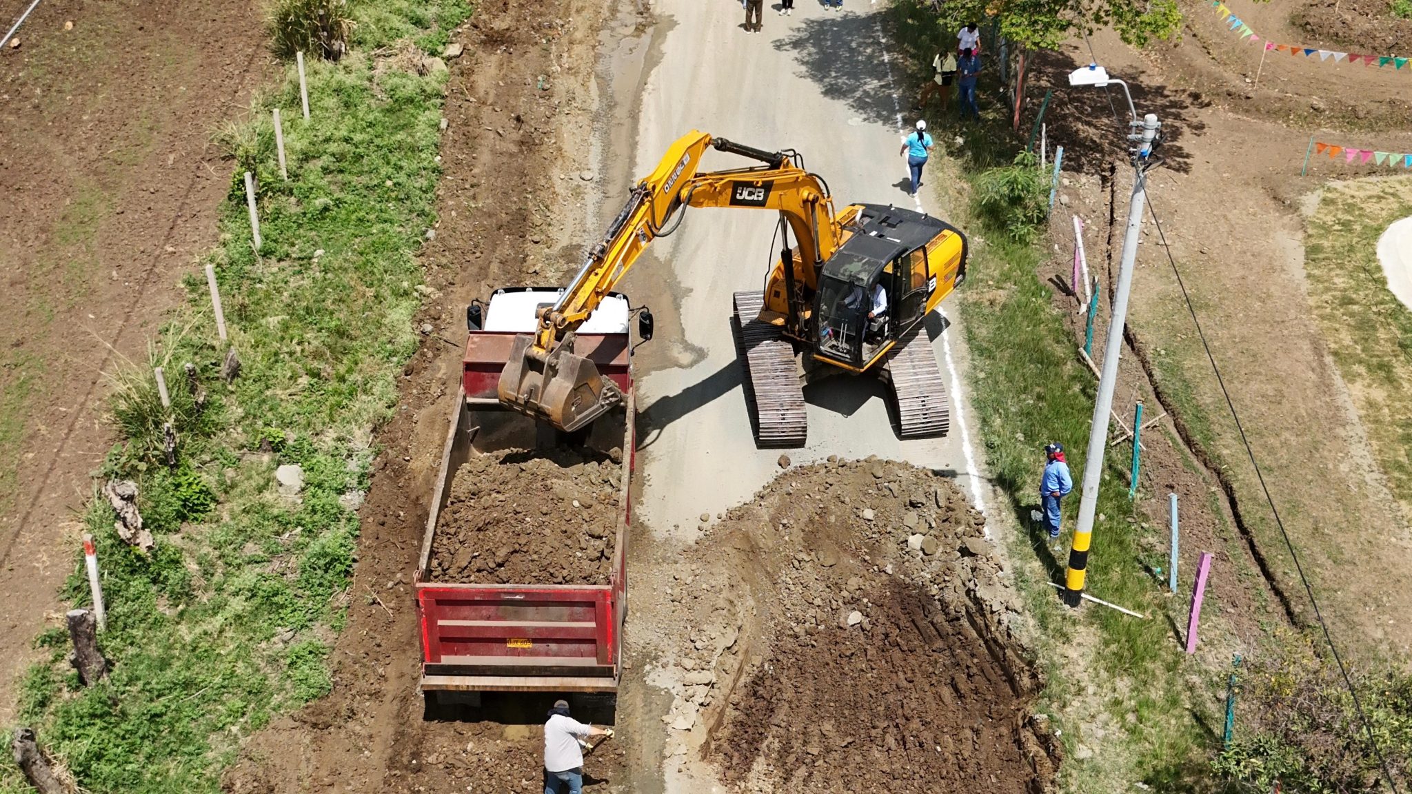 maquinaria en obra de via