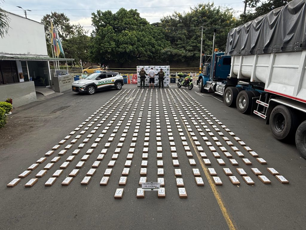 Policía Nacional incauta más de media tonelada de cocaína en vía del Valle del Cauca