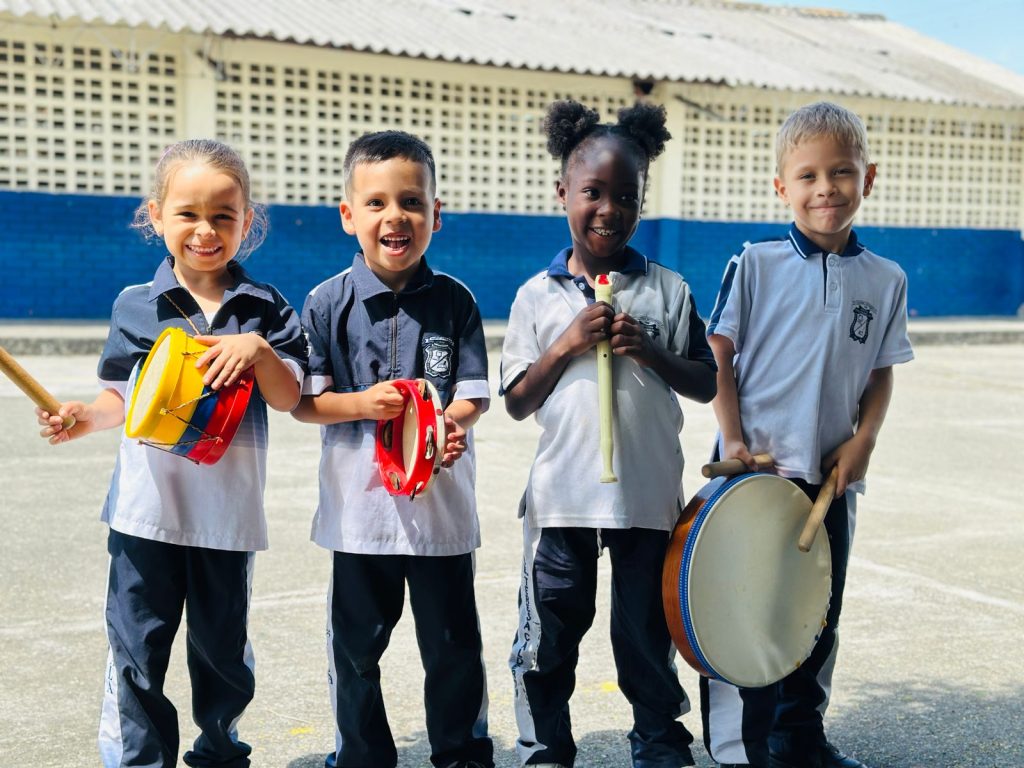 niños estudiantes