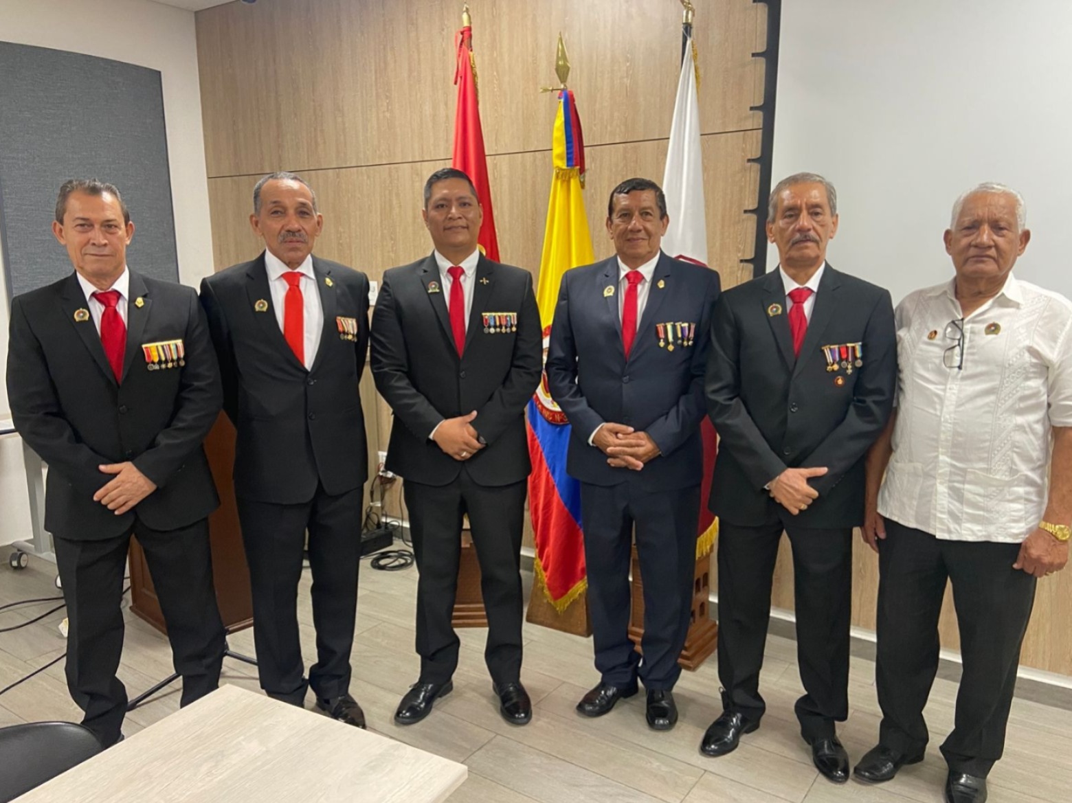 pensionados fuerzas militares homenajeados
