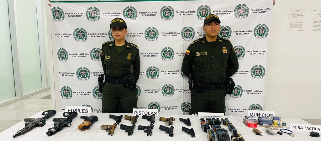 incautación de armas en aeropuerto Palmira