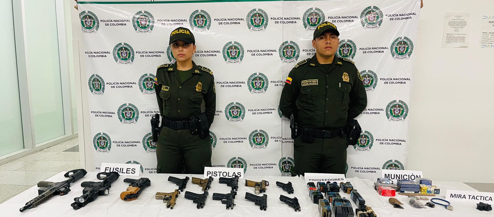 incautación de armas en aeropuerto Palmira