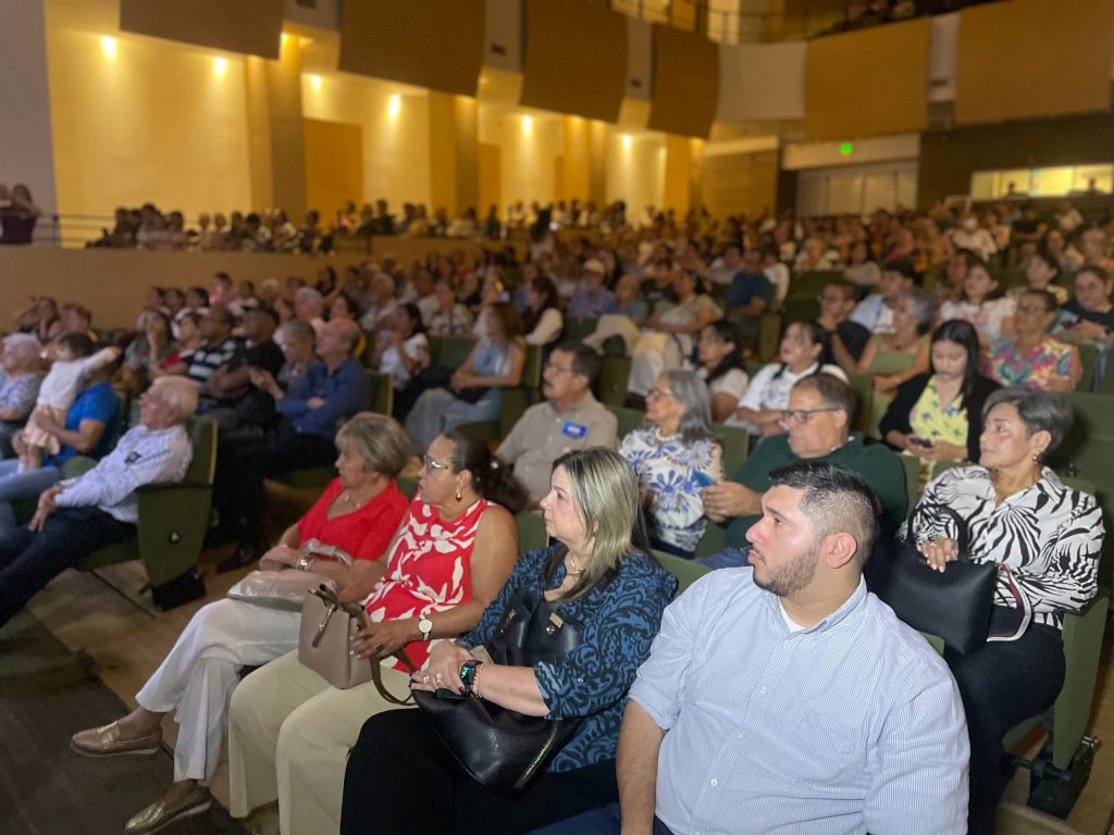 PUBLICO TEATRO MATERON PALMIRA