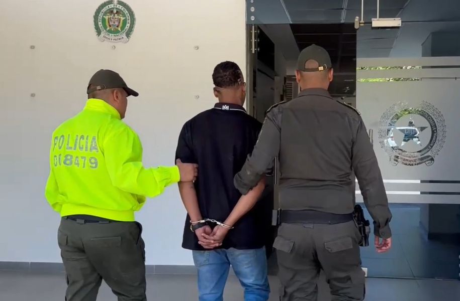 hombre capturado por la policia