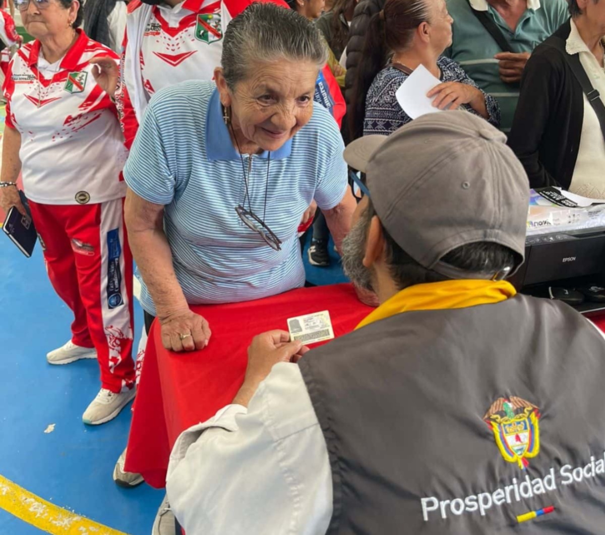 atencion colombia mayor