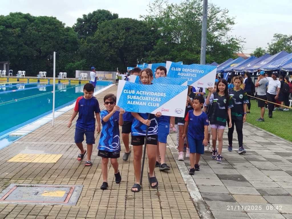 clubes natación con aletas