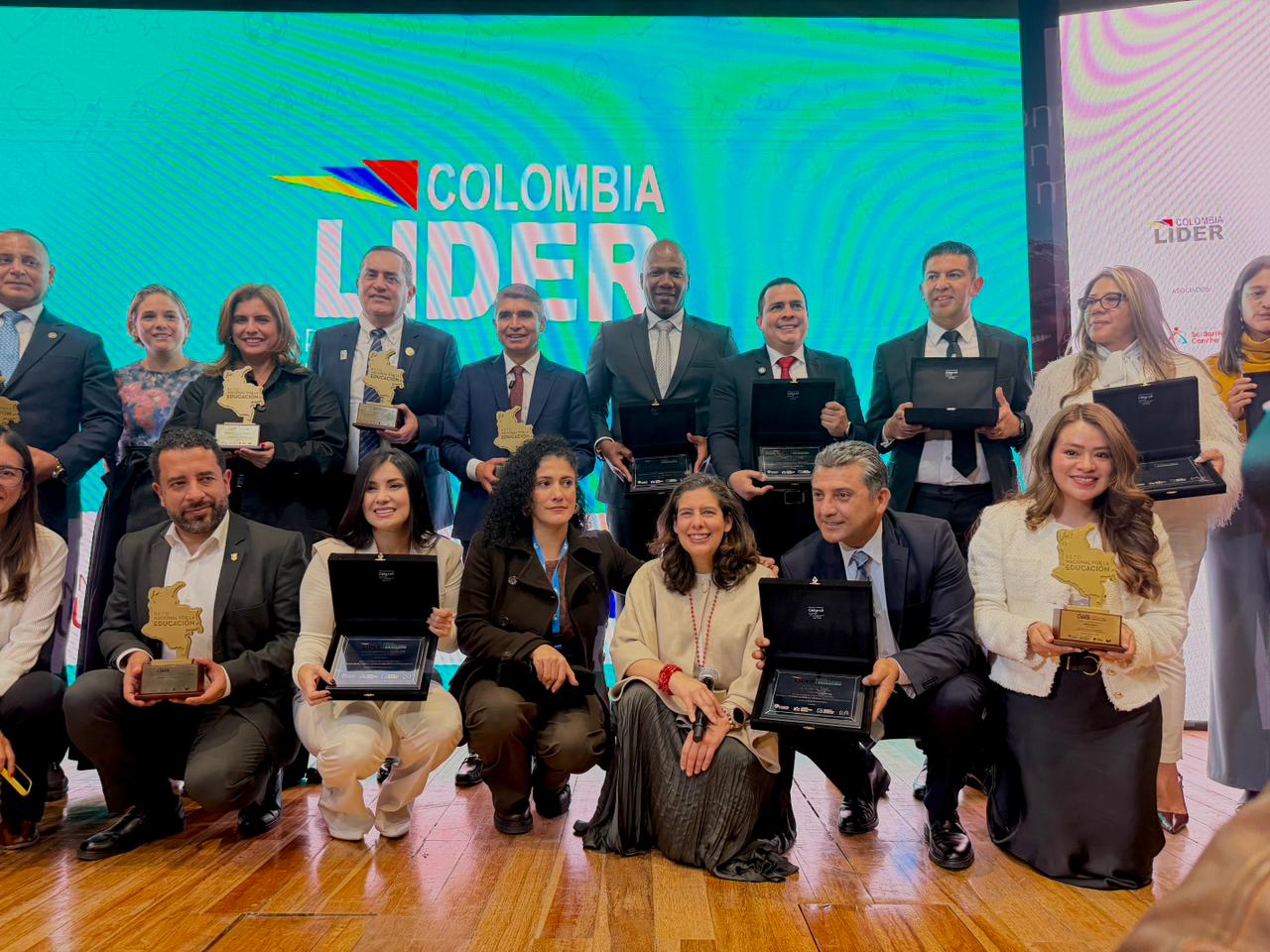 alcalde en evento Colombia Lider