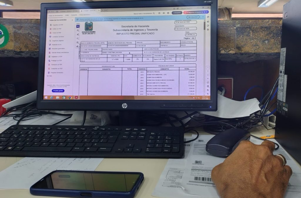 pantalla con factura predial