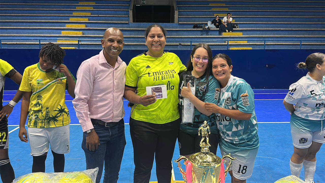 entrega premios gerente IMDER