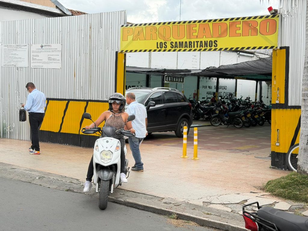 parqueadero público