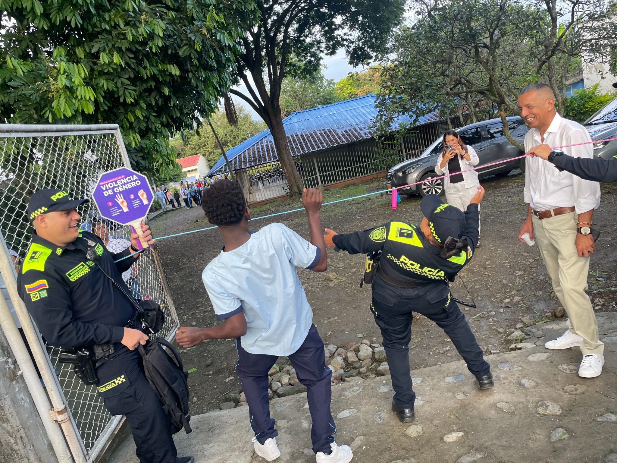 niños regresando al colegio