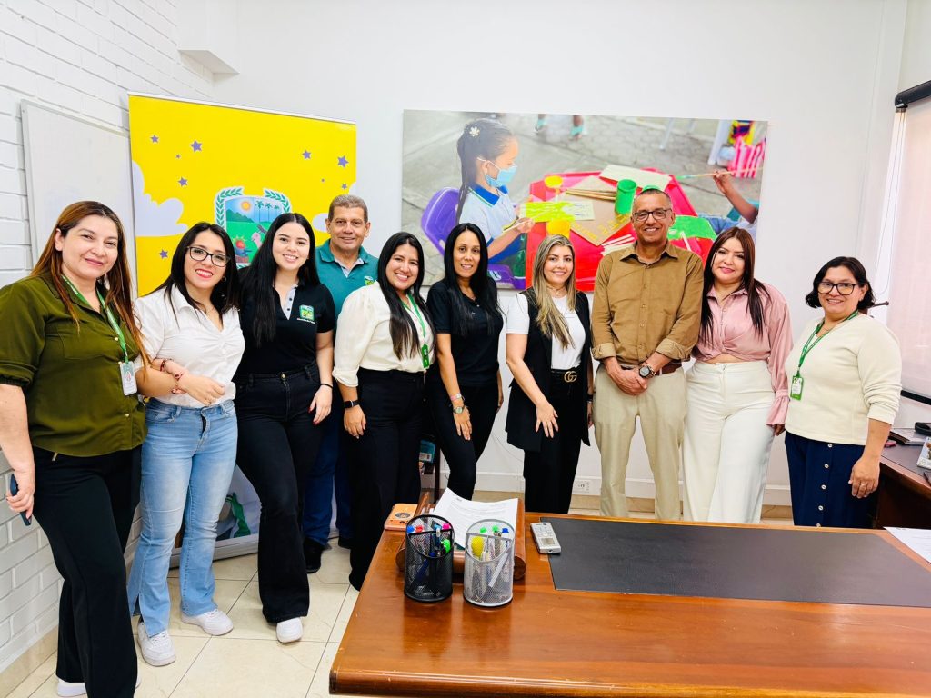 Secretario de Educación de Palmira con funcionarios de Yumbo