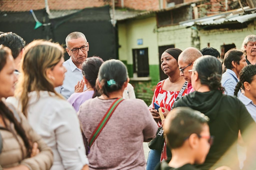 Secretario de Educación con padres de familia La Milagrosa