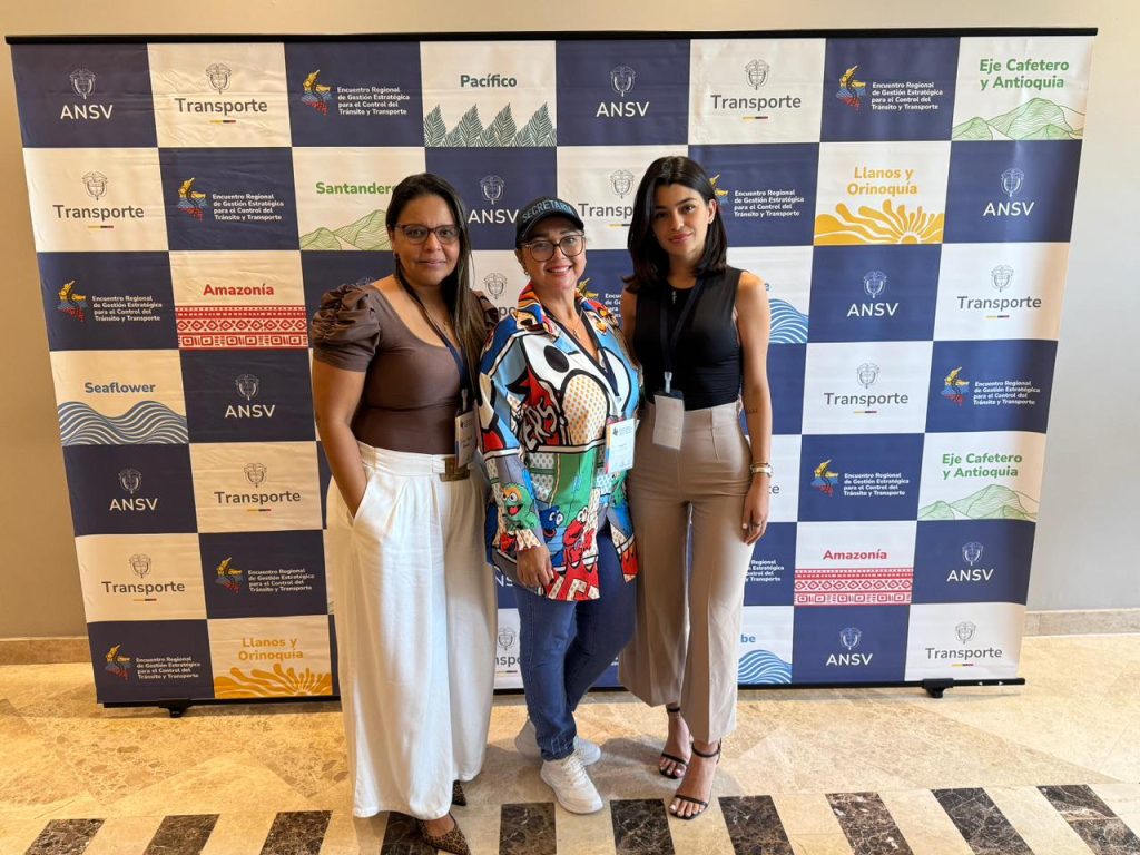 Marisol Noguera, Erica Tinoco, Isabella Escobar de Secretaría de Tránsito en encuentro regional