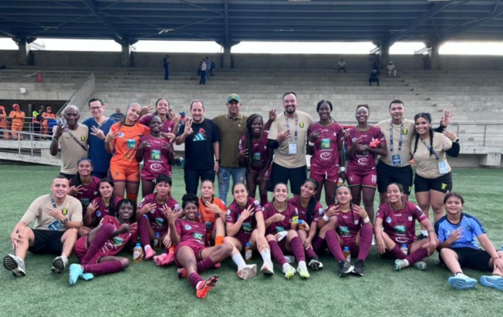 equipo de futbol internacional femenino en estadio