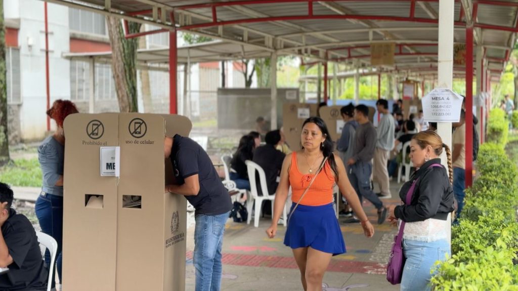 puestos de votación y electores