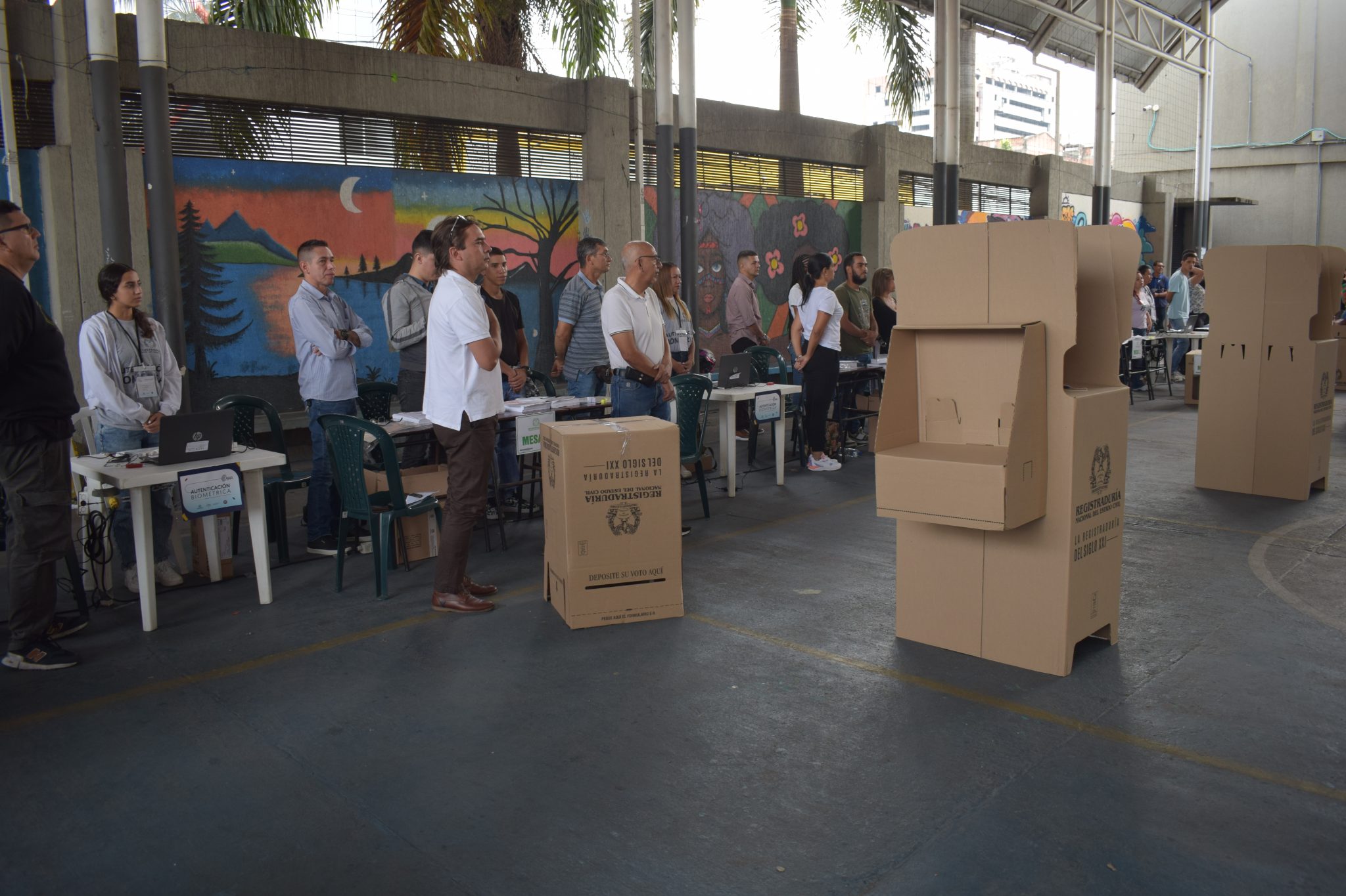 urnas y jurados en elecciones