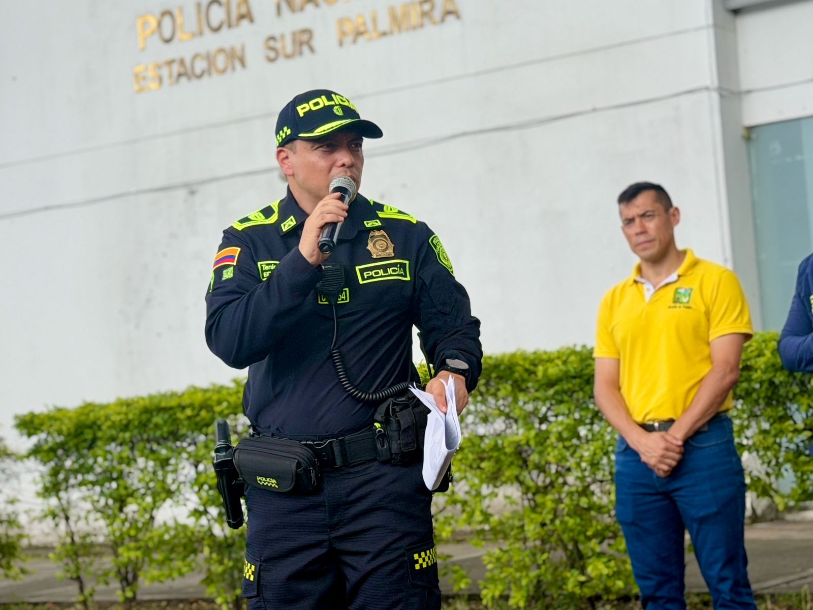 comanante de policia y secrretario de seguridad