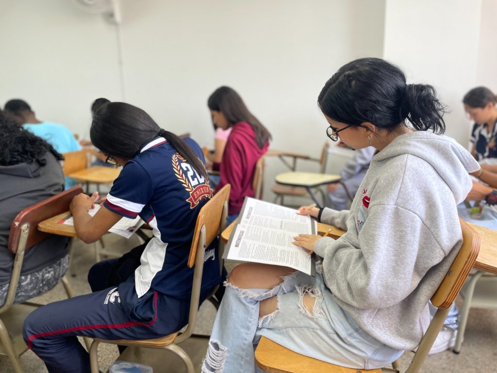 En la fotografía jornada de preparación para las pruebas Saber ICFES en la Alcaldía de Palmira.